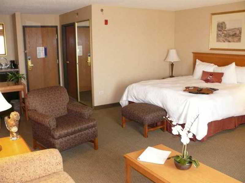 Hampton Inn & Suites Addison Zimmer foto